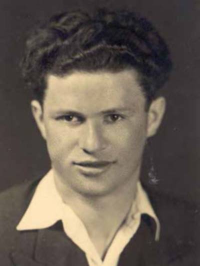 Alte Portraitaufnahme (schwarz-weiß) eines jungen Mannes.