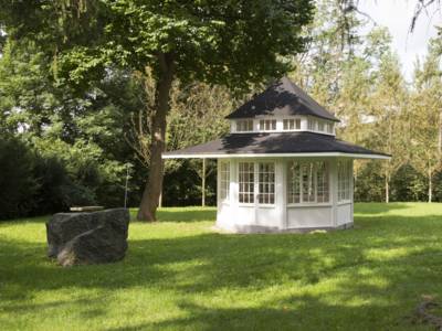 Gartenhaus in einem Park