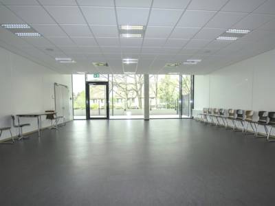 Raum 2 mit einer Größe von 90 qm wird vorrangig für Sport und Bewegungsangebote zur Verfügung gestellt. 