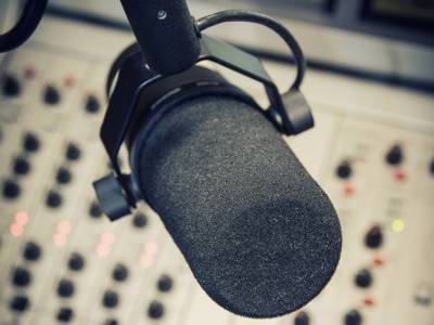Der Norddeutsche Rundfunk und viele private und bürgerlich betriebene Sender sorgen für eine ausgewogene Bandbreite.