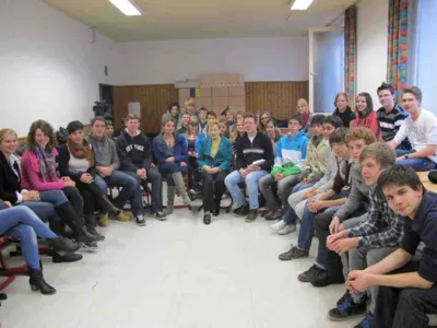 Zeitzeugin Henny Simon besucht die St. Ursula-Schule.