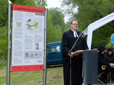 Superintendent Hans-Martin Heineman bei der Gedenkfeier für das KZ Stöcken