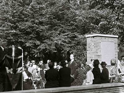 Ansprache Adolf Grimme zur Einweihung des Mahnmals auf dem Seelhorster Friedhof, 14.09.1947. © Depositum: Nachlass Victor Fenyes, Gedenkstätte Neuengamme