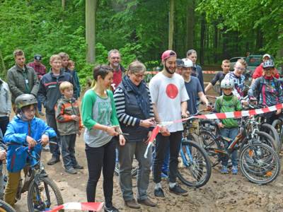 Sabine Tegtmeyer-Dette, Erste Stadträtin und Wirtschafts- und Umweltdezernentin der Stadt eröffnet Mountainbike-Parcour in der Eilenriede.