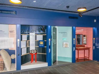 Ein Blick auf eine Wand des ZeitZentrum Zivilcourage