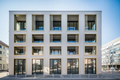 Viergeschossiges Geb&auml;ude