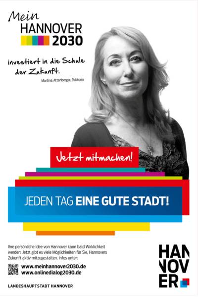 Plakat mit Schwarz-Weiß-Porträt von Martina Attenberger 