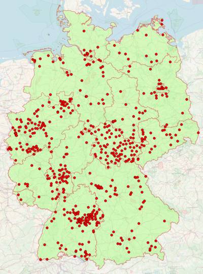 Auf der Karte Deutschlands sind die Städte, die sich am Netzwerk Mayors for Peace beteiligen, mit roten Punkten markiert.