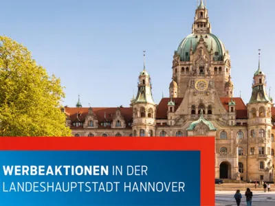 Ausschnitt aus der Brosch&uuml;re "Werbeaktionen in der Landeshauptstadt Hannover", das im Hintergrund das Rathaus der Landeshauptstadt zeigt