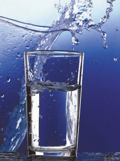 Wasser und Wasserglas