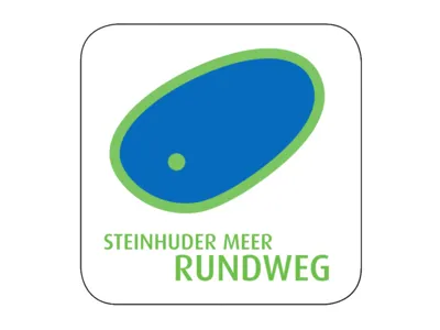In einer blauen Fl&auml;che ist ein gr&uuml;ner Punkt, um die blaue Fl&auml;che ist ein gr&uuml;ner Rahmen. Darunter steht "STEINHUDER MEER RUNDWEG".