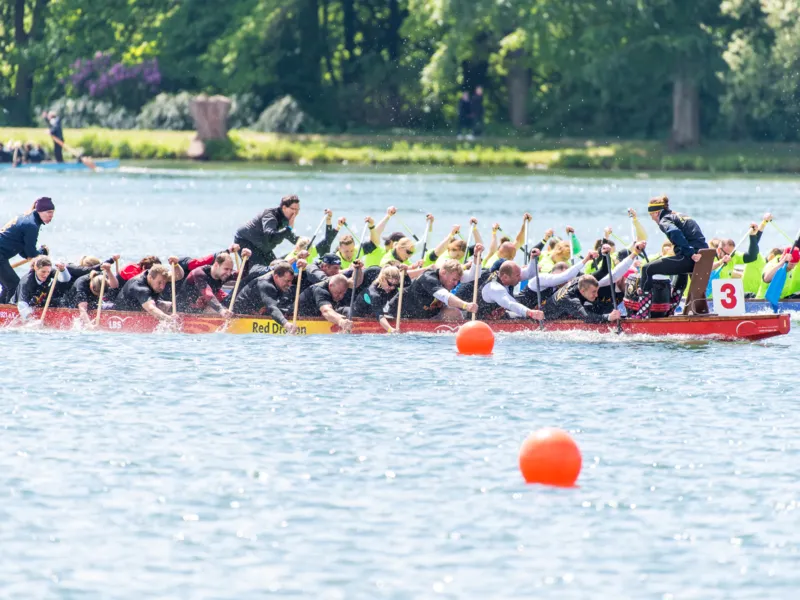 Das Finale konnten  die Feuerteufel mit einem famosen Schlussspurt und letztendlich zirka 30cm Vorsprung gegen das Boot der Han&ouml;versch Dragon f&uuml;r sich entscheiden.