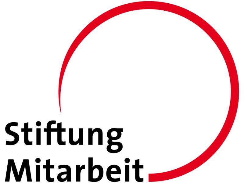 Das Logo der Stiftung Mitarbeit: Der Name und ein roter dreiviertel Kreis.