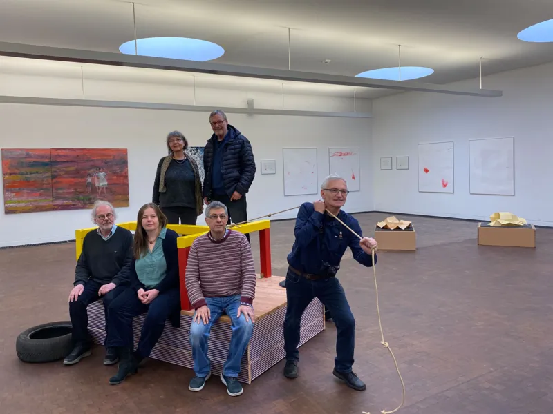 K&uuml;nstler*innen der Ateliergemeinschaft Block 16 in der Ausstellung &bdquo;Achteinhalb&ldquo; in der St&auml;dtischen Galerie KUBUS