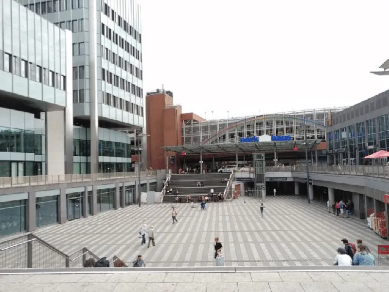 Ein innerst&auml;dtischer Platz.