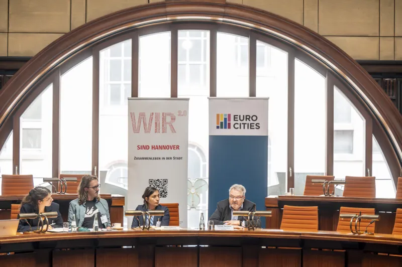 B&uuml;rgermeister Thomas Hermann begr&uuml;&szlig;te die internationale Delegation im Neuen Rathaus in Hannover.