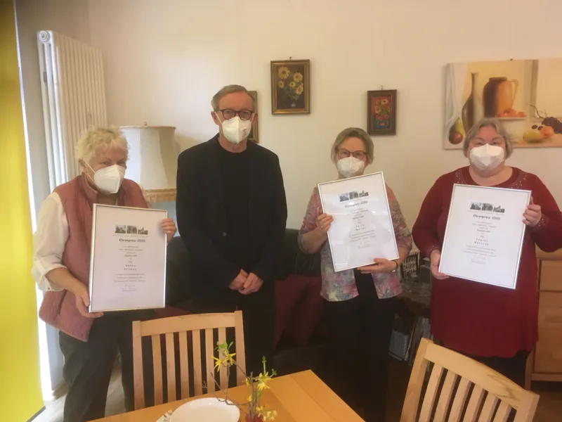 K&auml;the Pramme, Regine Mussche und Petra M&uuml;ller (Wohncaf&eacute; WOHNEN PLUS hanova)