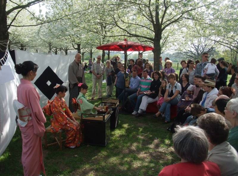 Teezeremonie auf dem Kirschblütenfest Hannover