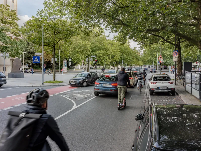 Eine Stra&szlig;e in der Innenstadt von Hannover.