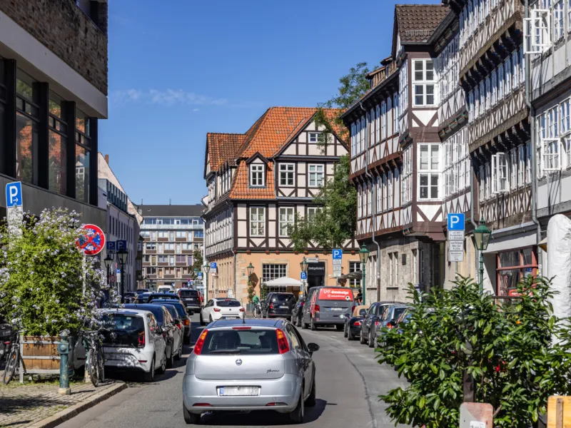 Eine Stra&szlig;e in der Innenstadt von Hannover.