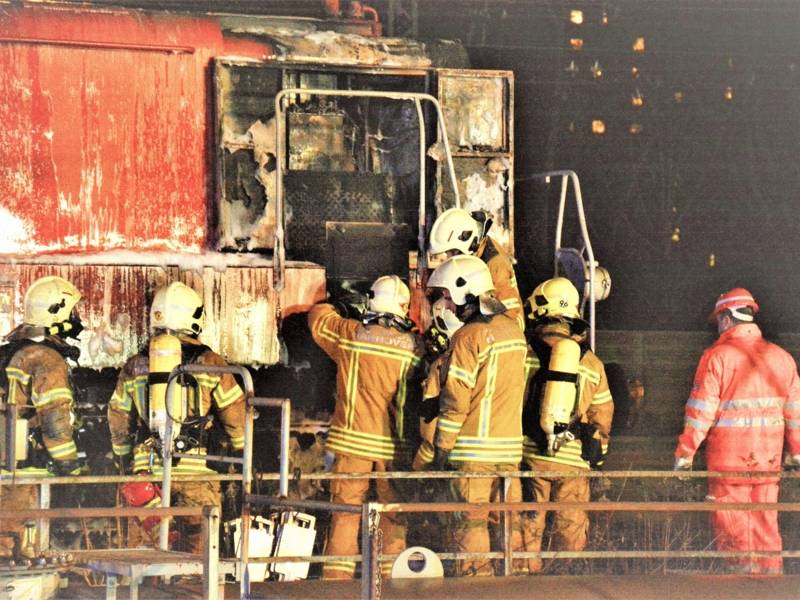 Durch den gezielten Löscheinsatz konnte das Feuer auf den vorderen Bereich der Lok beschränkt und ein Totalschaden verhindert werden.