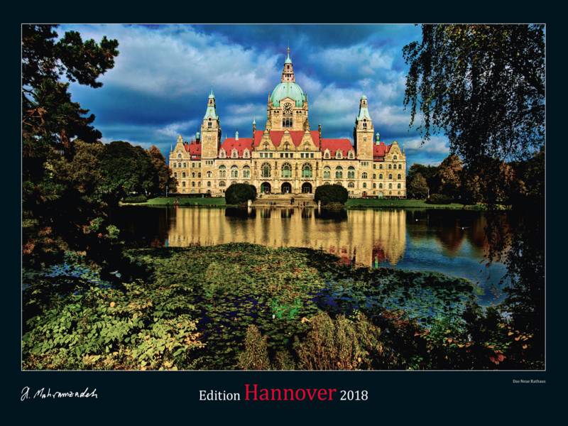 Die Titelseite des Kalenders zeigt das Neue Rathaus von Hannover.