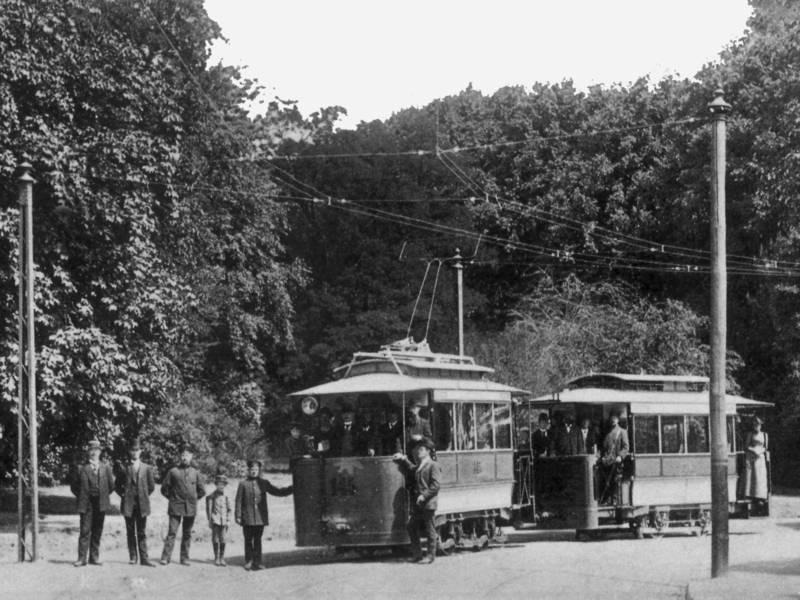 Historisches Foto einer Straßenbahn