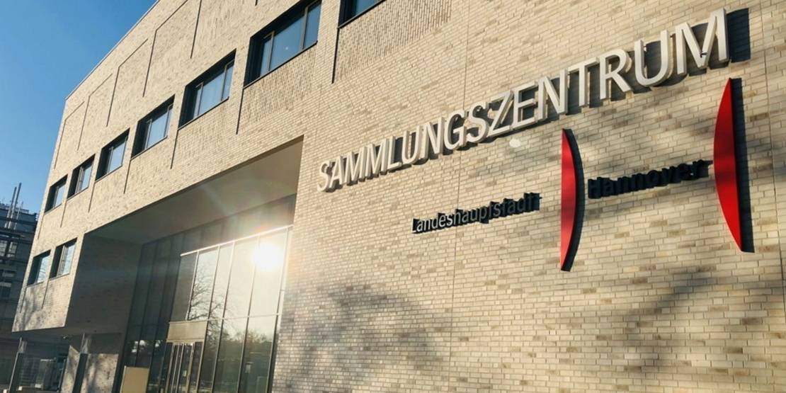 Das Stadtarchiv Hannover befindet sich in der Vahrenwalder Straße 321, 30179 Hannover