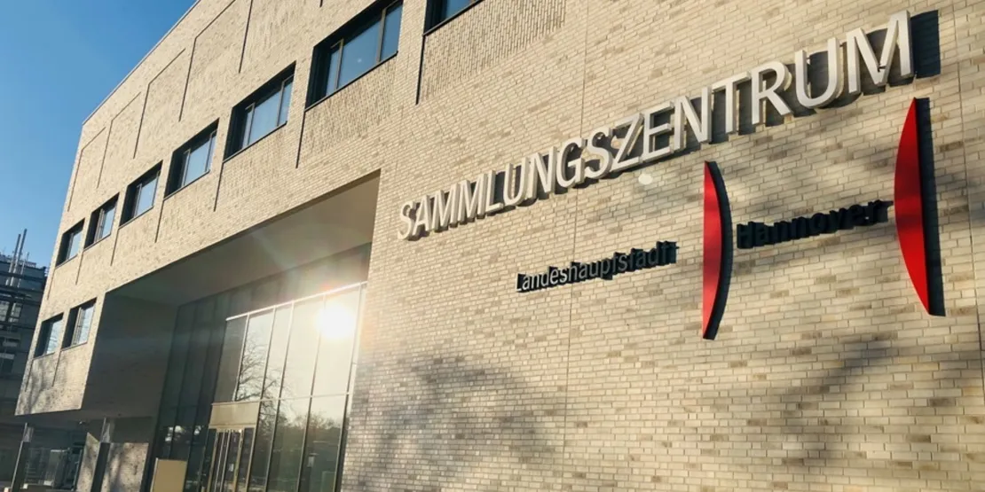 Das Stadtarchiv Hannover befindet sich in der Vahrenwalder Straße 321, 30179 Hannover
