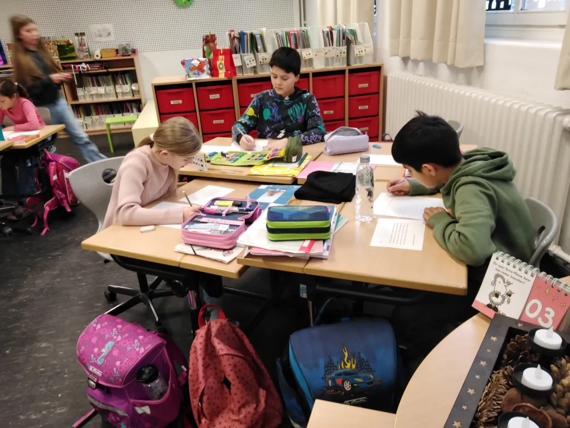 Sch&uuml;ler der GS Loccumer Str. malen Friedenstauben und schreiben Briefe an Kinder in Mykolajiw