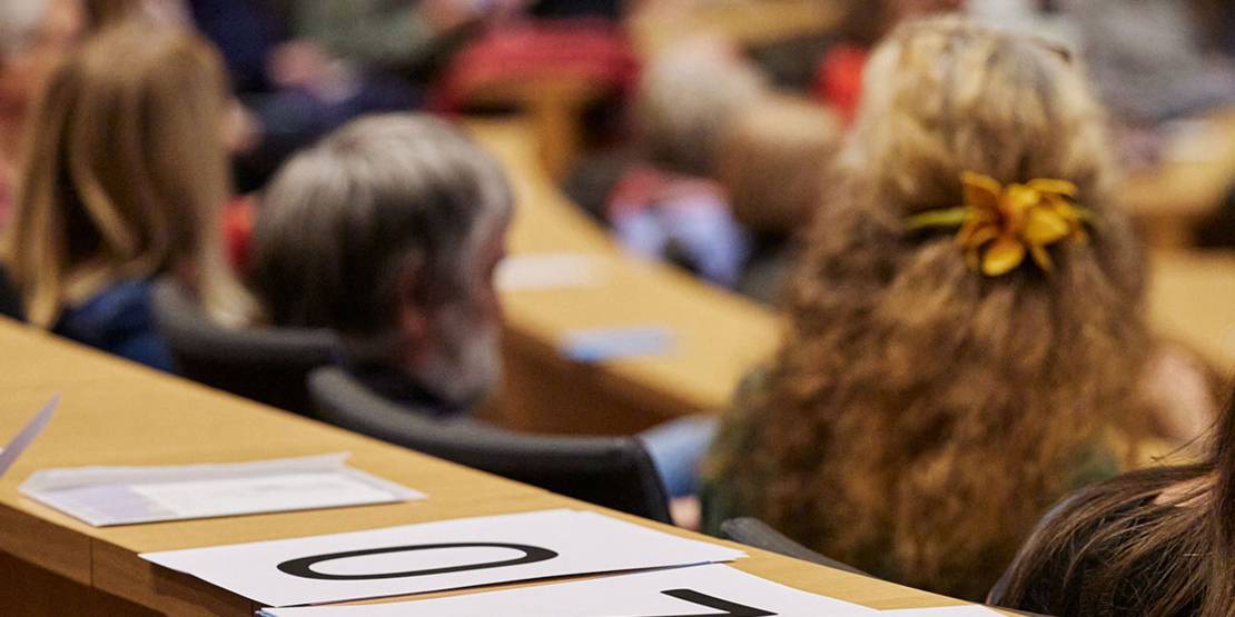 Menschen in Hörsaal