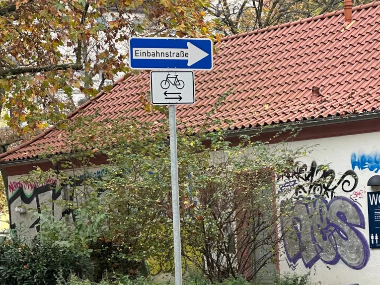 Einbahnstra&szlig;e Bonifatiusplatz