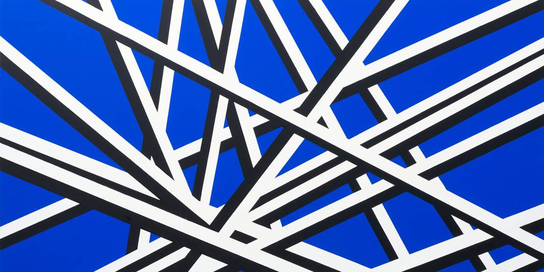 Ein schwarz-weiß-blaues Kunstwerk von Florentina Pakosta