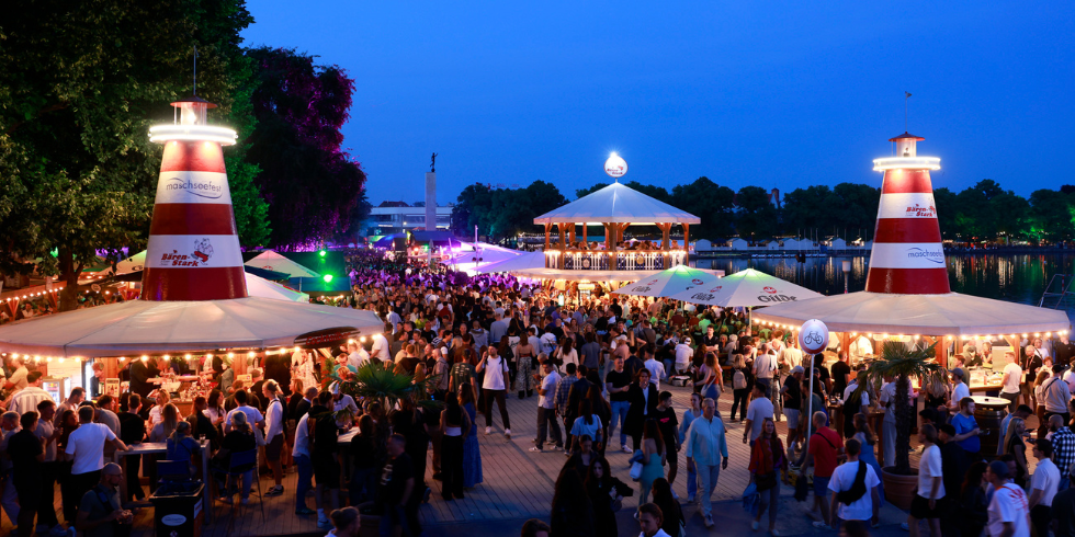 Stimmungsvolles Bild vom Maschseefest 2026 in Hannover - das größte Seefest Deutschlands.
