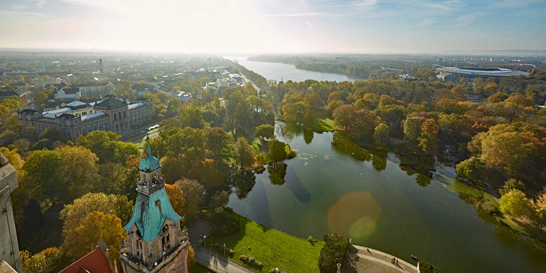 Herbstblick vom Rathausturm auf Maschsee