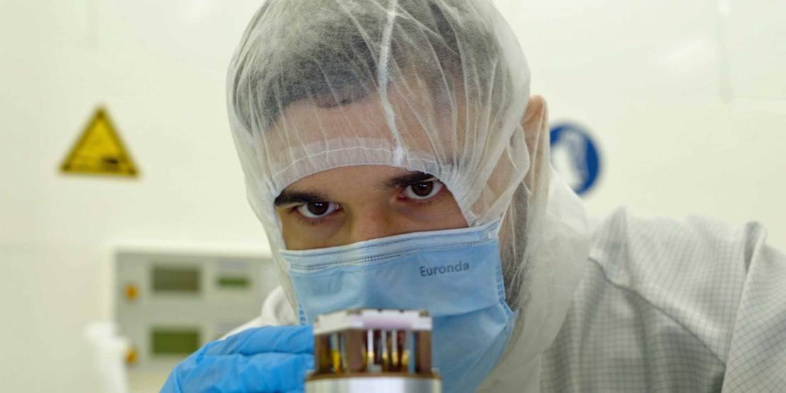 Mann in Schutzkleidung