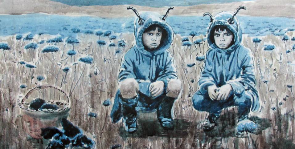 zwei gemalte Jungs sitzen im Feld. Sie tragen Hoodies mit Fühlern.