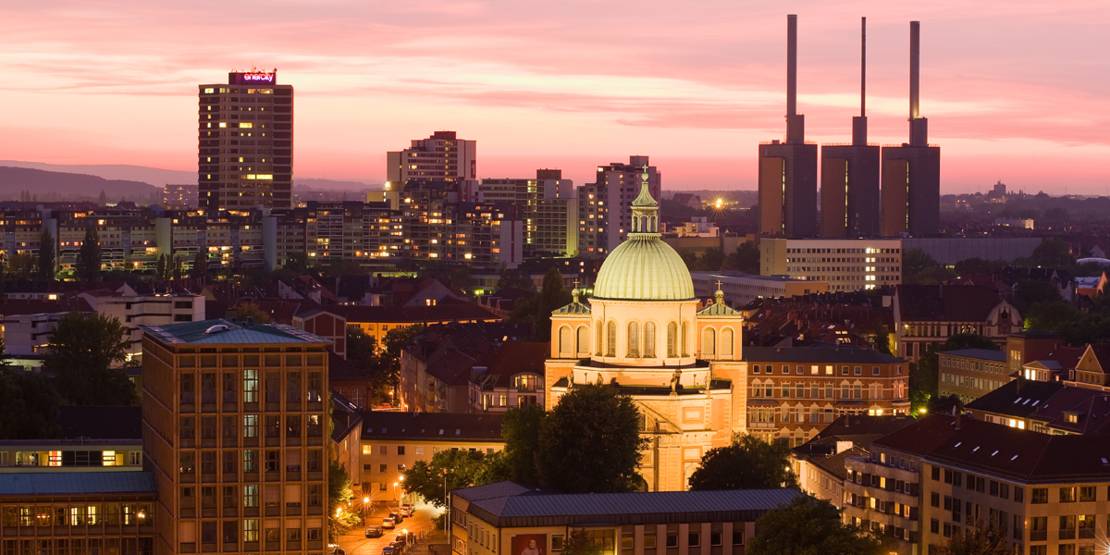 Blick auf Basilika, Heizkraftwerk und Ihmezentrum
