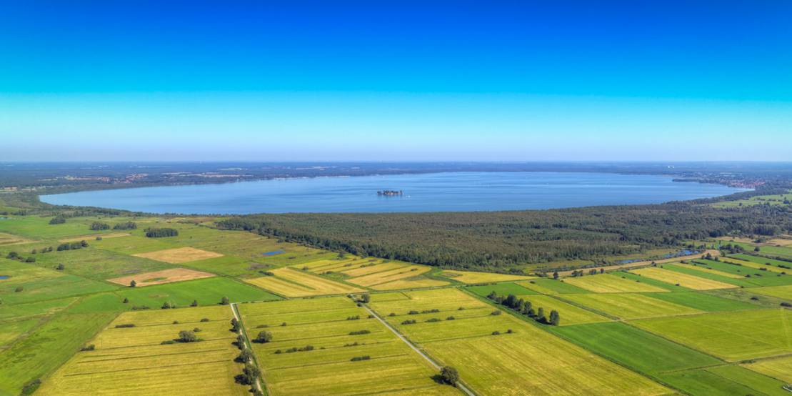 Blick aus der Höhe auf das Steinhuder Meer
