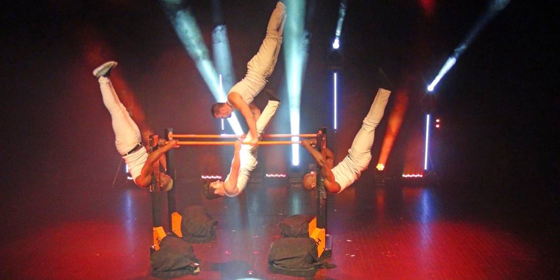 Vier Turner am Barren.