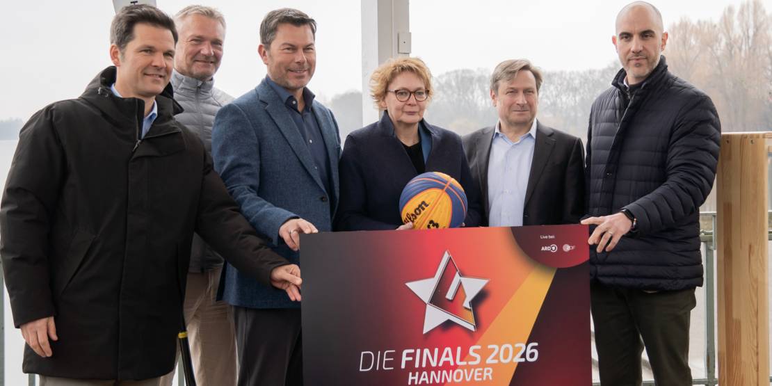 Gemeinsamer Pressetermin am Maschsee in Hannover: v.l.n.r.: Hagen Boßdorf (Geschäftsführer der Finals GmbH), Regionspräsident Steffen Krach, Daniela Behrens (niedersächsische Ministerin für Inneres und Sport), Oberbürgermeister Belit Onay