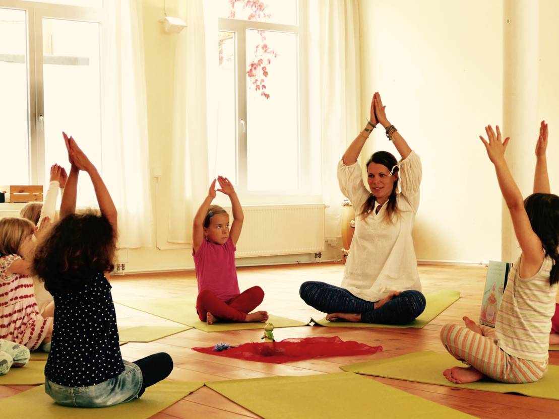 Mutter Kind Yoga In Der Nähe Eltern-Kind-Yoga | 2018 | Veranstaltungen | FZH Linden