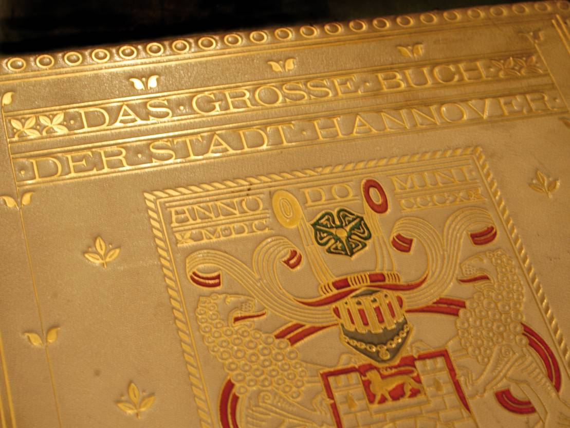 Goldenes Buch Neues Rathaus KrischeTexte Portale Redaktion