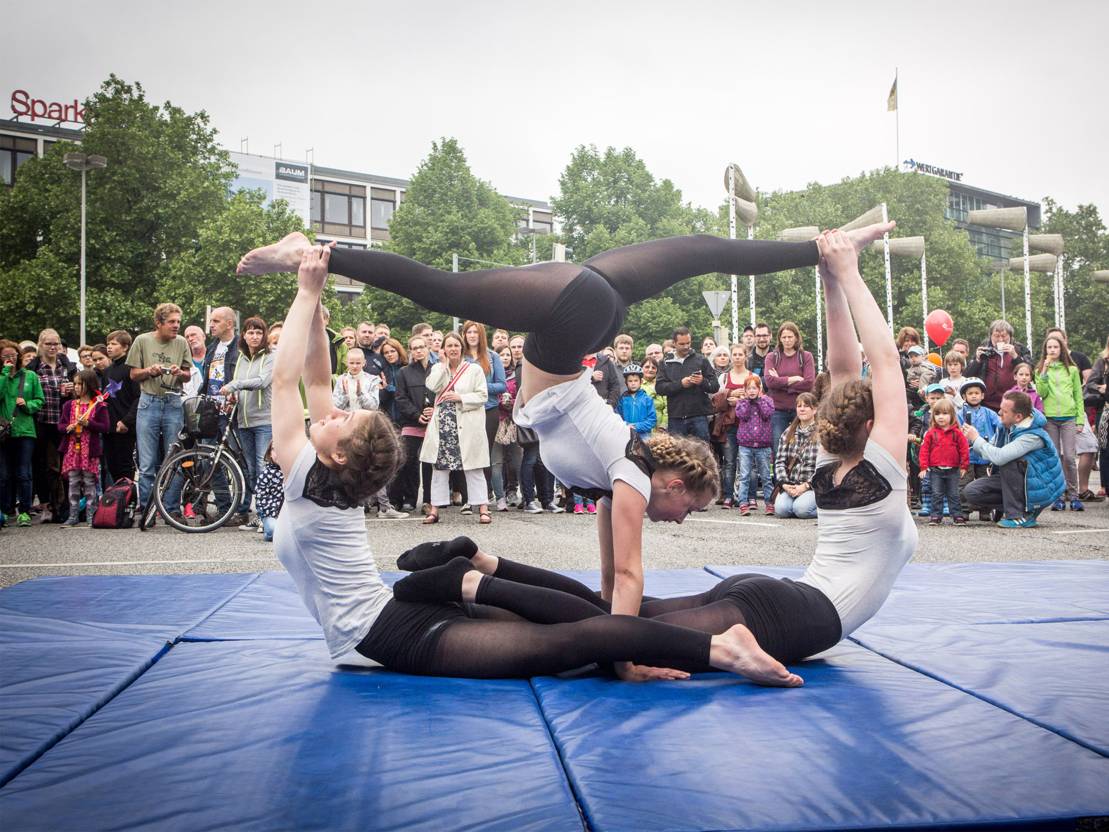 Akrobatik | Impressionen vom Autofreien Sonntag 2016 | Galerien | 01