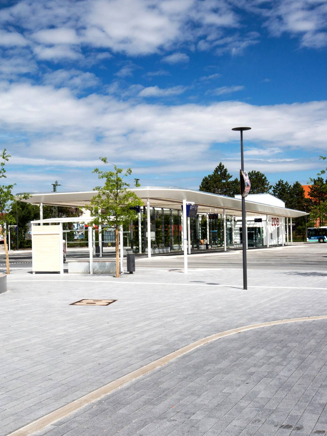 ZOB Neustadt weitwinklig (Hochformat) ZOB Neustadt Nahverkehr