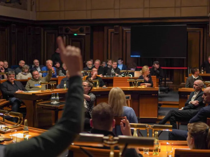 Viele Anwesende nutzten die Gelegenheit, mit den Panelist*innen ins Gespräch zu kommen.