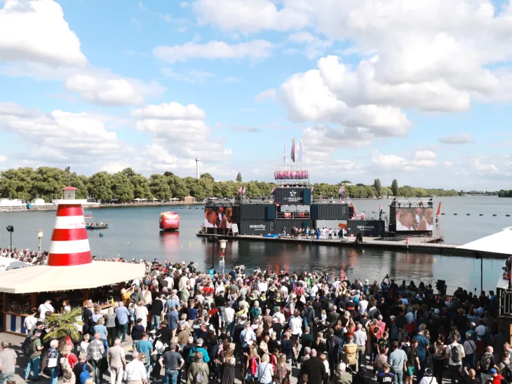 Stimmungsvoller Auftakt: Die Finals 2026 Hannover wurden auf der schwimmenden Bühne am Maschsee eröffnet.