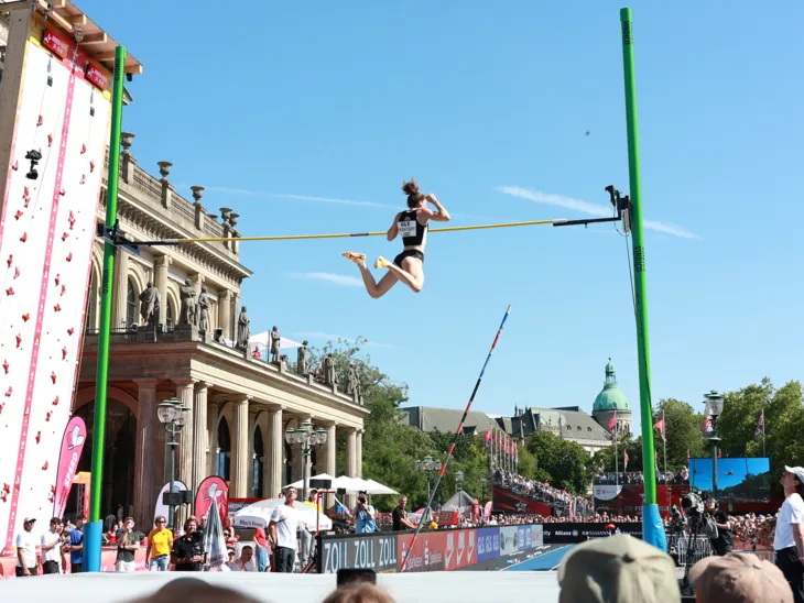 Finals 2026: Anjuli Knäsche (VfB Stuttgart) gewinnt Gold im Stabhochsprung und überspringt 4,55 Meter.
