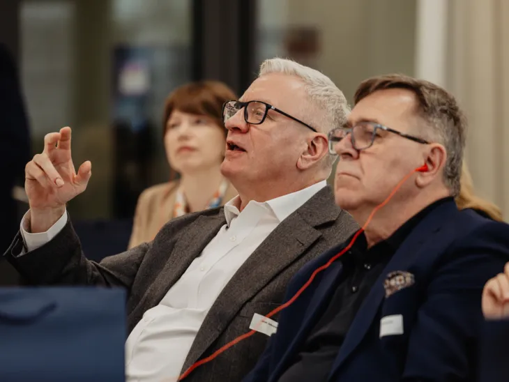 Vorstand und Vize-Vorstand der Metropolia Poznań, Jacek Jaskowiak und Jan Grabkowski bein Fragenstellen und diskutieren.