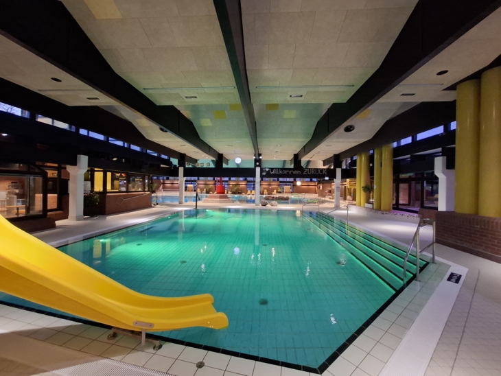 Schwimmhalle